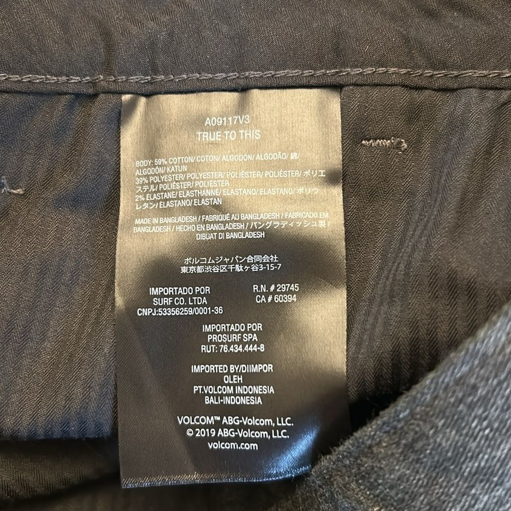 Volcom Dark gray Flat Front Shorts Casual Style Size 30 New - Picture 10 of 11